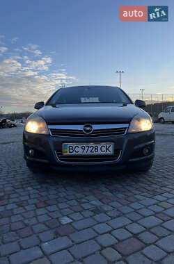 Opel Astra  2011