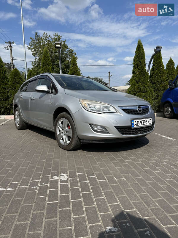 Opel Astra 2011