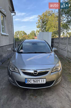 Opel Astra  2011