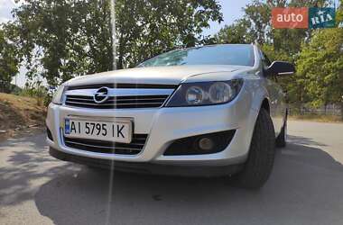 Opel Astra  2011