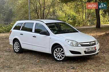Opel Astra  2010