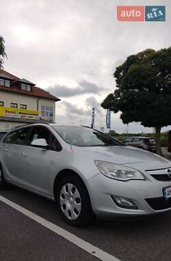 Opel Astra  2012