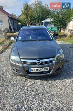 Opel Astra  2010