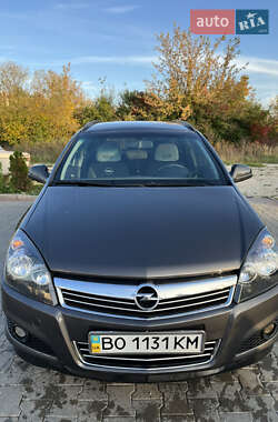 Opel Astra  2012