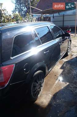 Opel Astra  2010