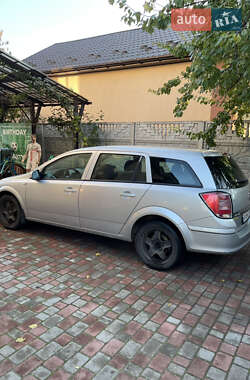 Opel Astra  2012