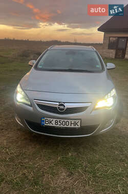 Opel Astra  2011
