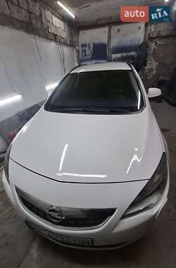 Opel Astra  2011