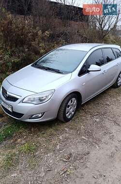 Opel Astra  2011