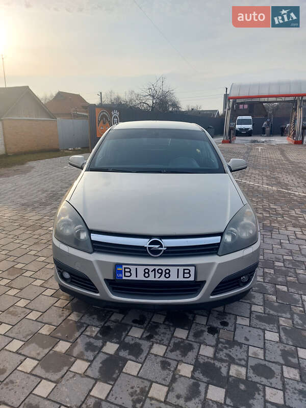 Хэтчбек Opel Astra