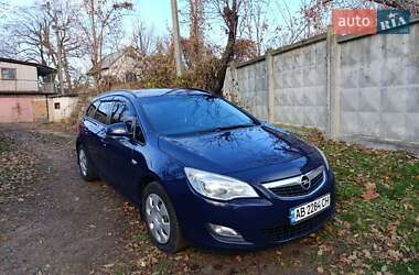 Opel Astra  2011
