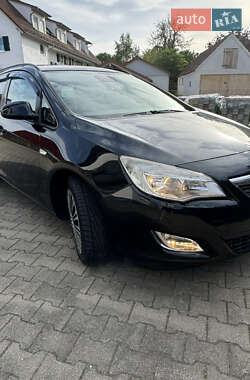 Opel Astra  2011