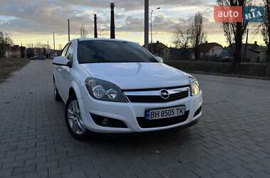 Opel Astra 2013