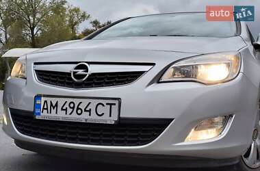 Opel Astra  2010