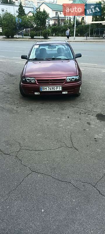 Хэтчбек Opel Astra