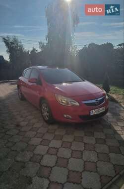 Opel Astra  2010