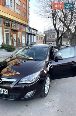 Opel Astra  2012