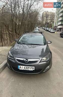 Opel Astra  2011