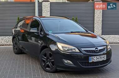 Opel Astra  2011