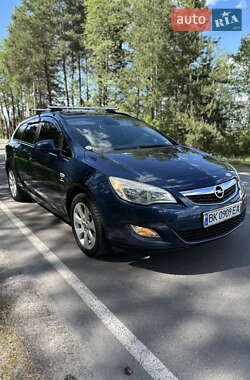 Opel Astra  2011