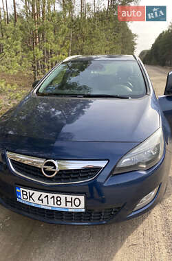 Opel Astra  2011