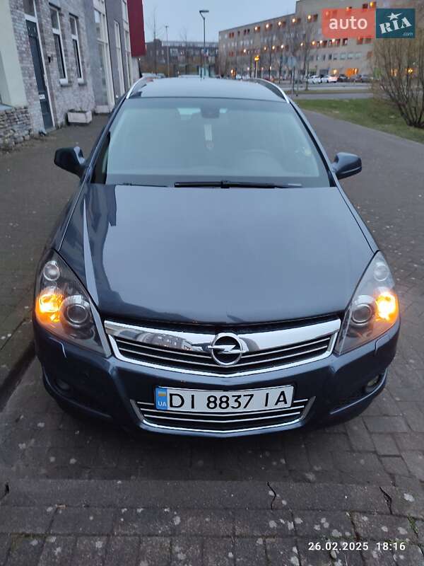 Opel Astra 2011