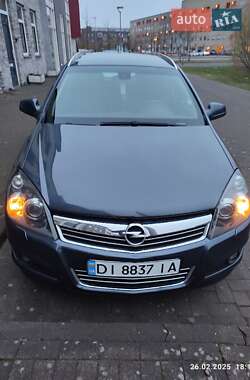 Opel Astra  2011