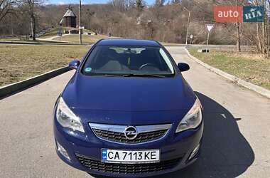 Opel Astra  2011