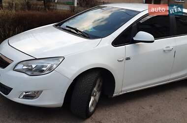 Opel Astra  2011