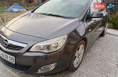 Opel Astra 2011
