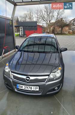 Opel Astra  2010