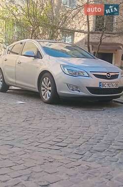 Opel Astra  2010