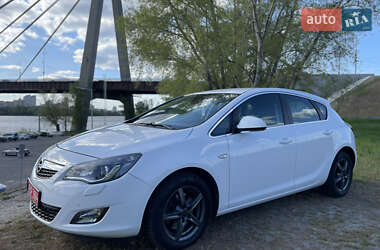 Opel Astra  2010