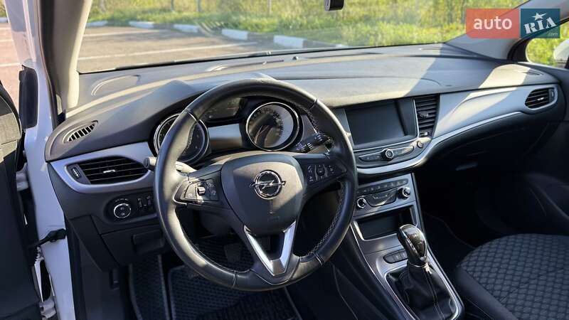 Универсал Opel Astra 2019 в Ровно