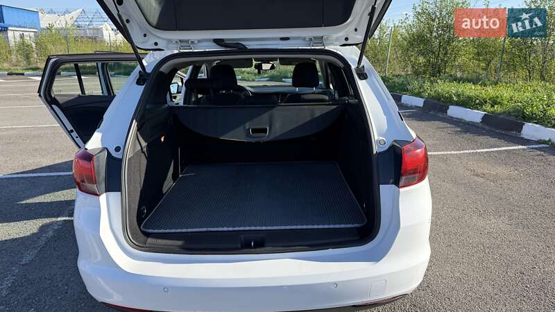 Универсал Opel Astra 2019 в Ровно