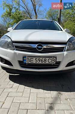 Opel Astra  2012