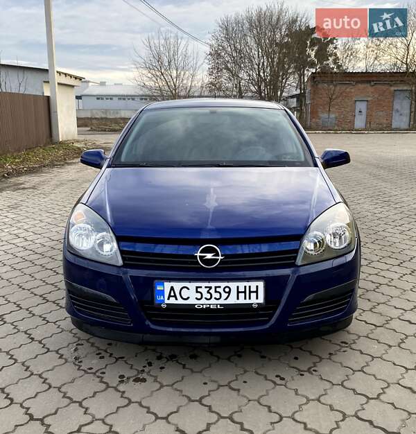 Хэтчбек Opel Astra