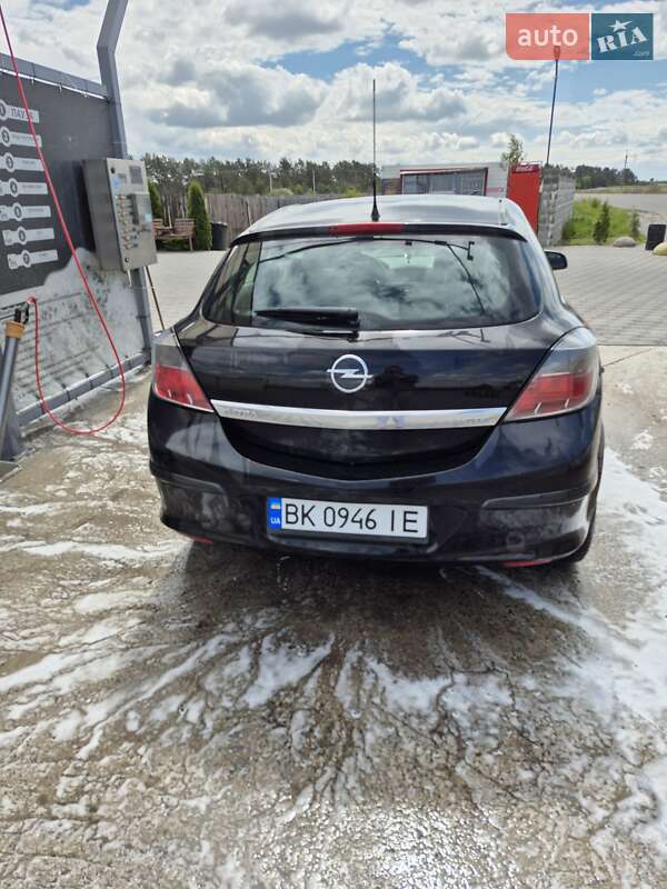 Легкові Opel Astra