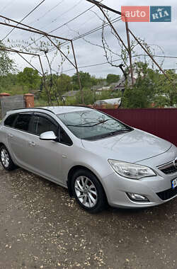 Opel Astra  2011