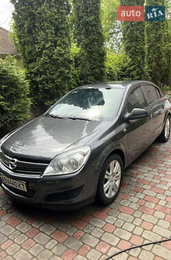 Opel Astra  2011