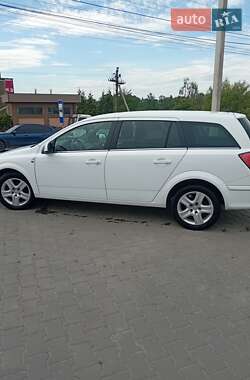 Opel Astra  2010