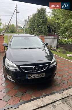 Opel Astra  2011