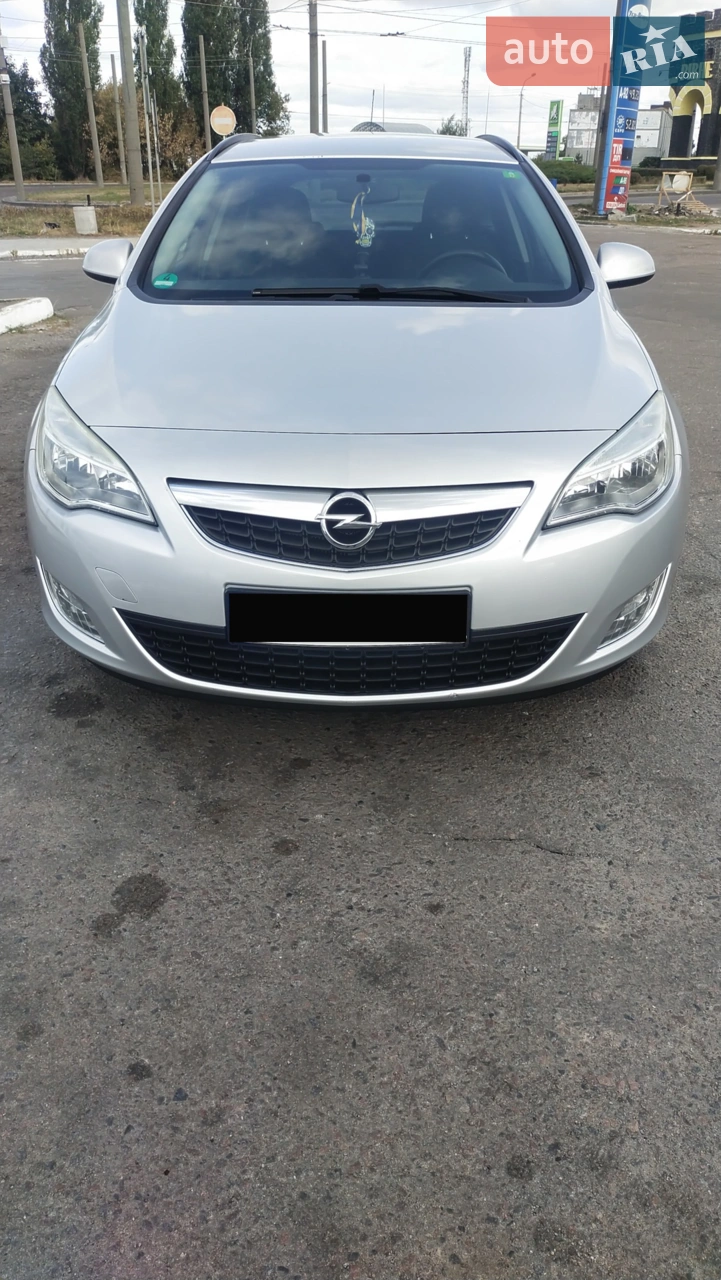 2011 Opel Astra - фото 1