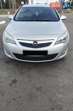 Opel Astra  2011