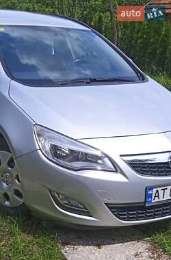 Opel Astra  2011