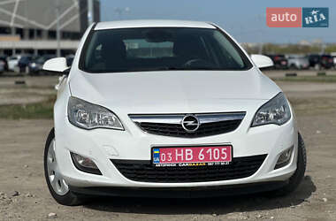 Opel Astra  2011