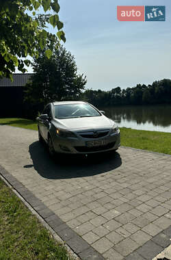 Opel Astra  2011