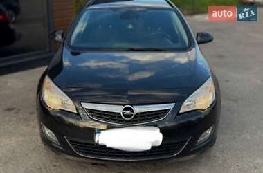 Opel Astra  2011
