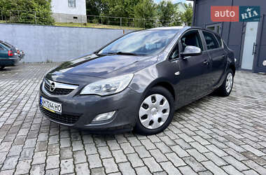 Opel Astra  2011