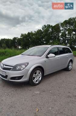 Opel Astra  2010